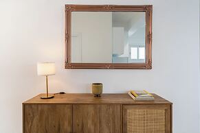 Elegant City Central Suite