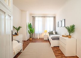 Spacious Apartment In Strausberg - Sleeps 6
