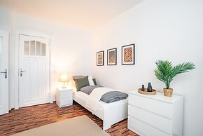 Spacious Apartment In Strausberg - Sleeps 6
