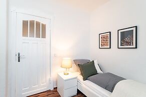 Spacious Apartment In Strausberg - Sleeps 6