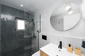 Acropolis View - Stylish City Penthouse