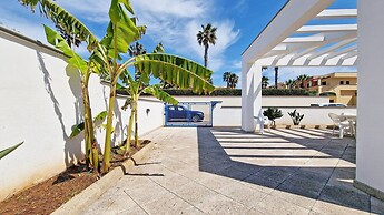 Blue Sky Cottage Just a few Steps From the Beach