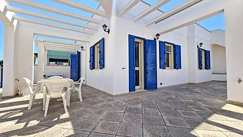 Blue Sky Cottage Just a few Steps From the Beach