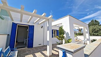 Blue Sky Cottage Just a few Steps From the Beach