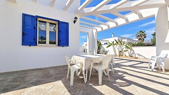 Blue Sky Cottage Just a few Steps From the Beach