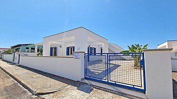 Blue Sky Cottage Just a few Steps From the Beach