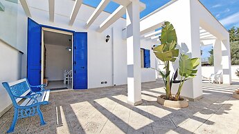 Blue Sky Cottage Just a few Steps From the Beach