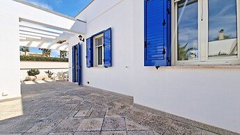 Blue Sky Cottage Just a few Steps From the Beach