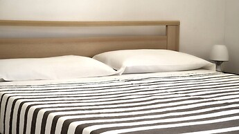 Blue Sky Cottage Just a few Steps From the Beach