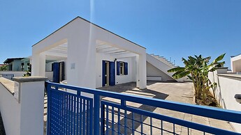 Blue Sky Cottage Just a few Steps From the Beach