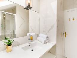 Merveil Luxury Suites - Royale - Saint Honore view
