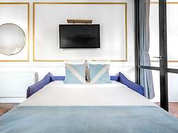 Merveil Luxury Suites - Royale - Saint Honore view