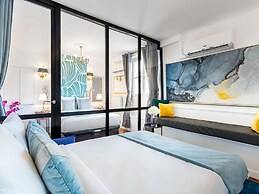 Merveil Luxury Suites - Royale - Saint Honore view