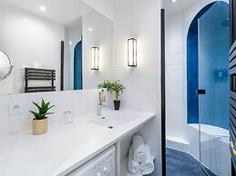 Merveil Luxury Suites - Royale - Saint Honore view