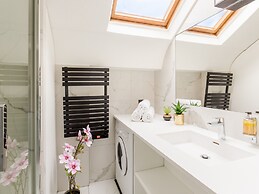 Merveil Luxury Suites - Royale - Saint Honore view