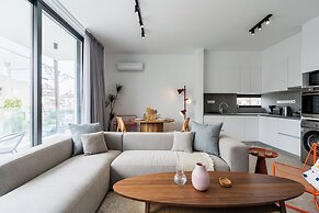 Solara - Stylish Balcony Apartments in Larnaca