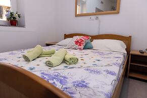 Apartment Kastilac with sea view