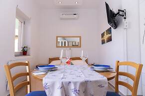 Apartment Kastilac with sea view