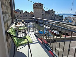 Apartment Kastilac with sea view