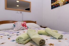 Apartment Kastilac with sea view