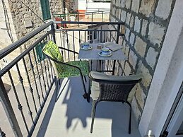 Apartment Kastilac with sea view