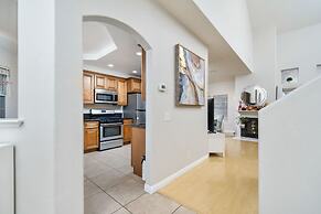 Bright Townhome Retreat With Private Patio Walk Trails