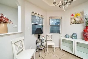 Bright Townhome Retreat With Private Patio Walk Trails