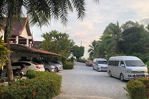 CET Resort & Rayong Padelcenter