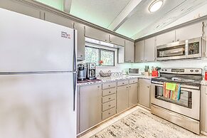 Walk to Dtwn Ruidoso: Mtn-view Condo w/ Pool!