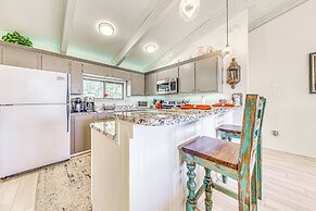 Walk to Dtwn Ruidoso: Mtn-view Condo w/ Pool!