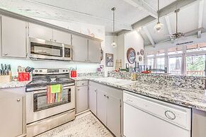 Walk to Dtwn Ruidoso: Mtn-view Condo w/ Pool!