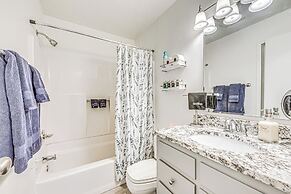 Walk to Dtwn Ruidoso: Mtn-view Condo w/ Pool!