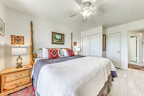 Walk to Dtwn Ruidoso: Mtn-view Condo w/ Pool!