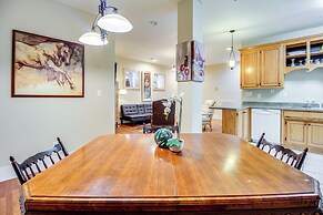 Community Courtyard & Fireplace: Cowan Apt!