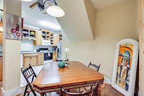 Community Courtyard & Fireplace: Cowan Apt!