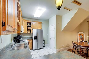 Community Courtyard & Fireplace: Cowan Apt!