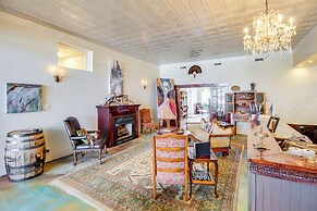 Community Courtyard & Fireplace: Cowan Apt!