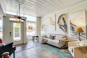 Community Courtyard & Fireplace: Cowan Apt!