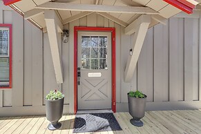 3 Mi to Dtwn: Blue Ridge Cabin w/ Hot Tub & Views