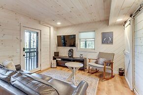 3 Mi to Dtwn: Blue Ridge Cabin w/ Hot Tub & Views