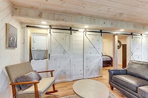 3 Mi to Dtwn: Blue Ridge Cabin w/ Hot Tub & Views