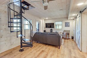 3 Mi to Dtwn: Blue Ridge Cabin w/ Hot Tub & Views