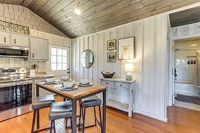 3 Mi to Dtwn: Blue Ridge Cabin w/ Hot Tub & Views