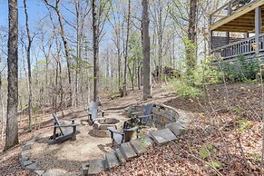 3 Mi to Dtwn: Blue Ridge Cabin w/ Hot Tub & Views