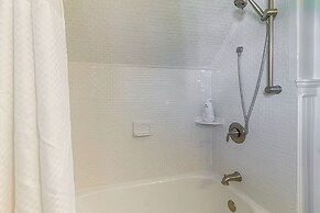 Walk to Dining & Shops: Historic Belmont Home