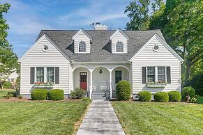 Walk to Dining & Shops: Historic Belmont Home
