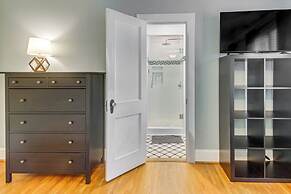 Walk to Dining & Shops: Historic Belmont Home