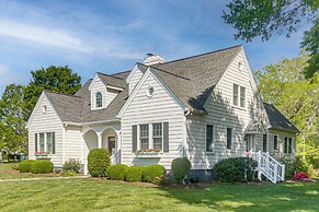 Walk to Dining & Shops: Historic Belmont Home