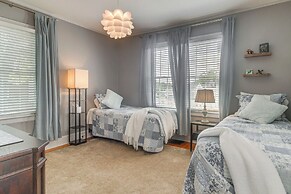 Walk to Dining & Shops: Historic Belmont Home