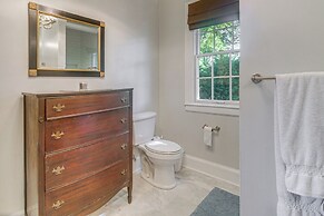 Walk to Dining & Shops: Historic Belmont Home